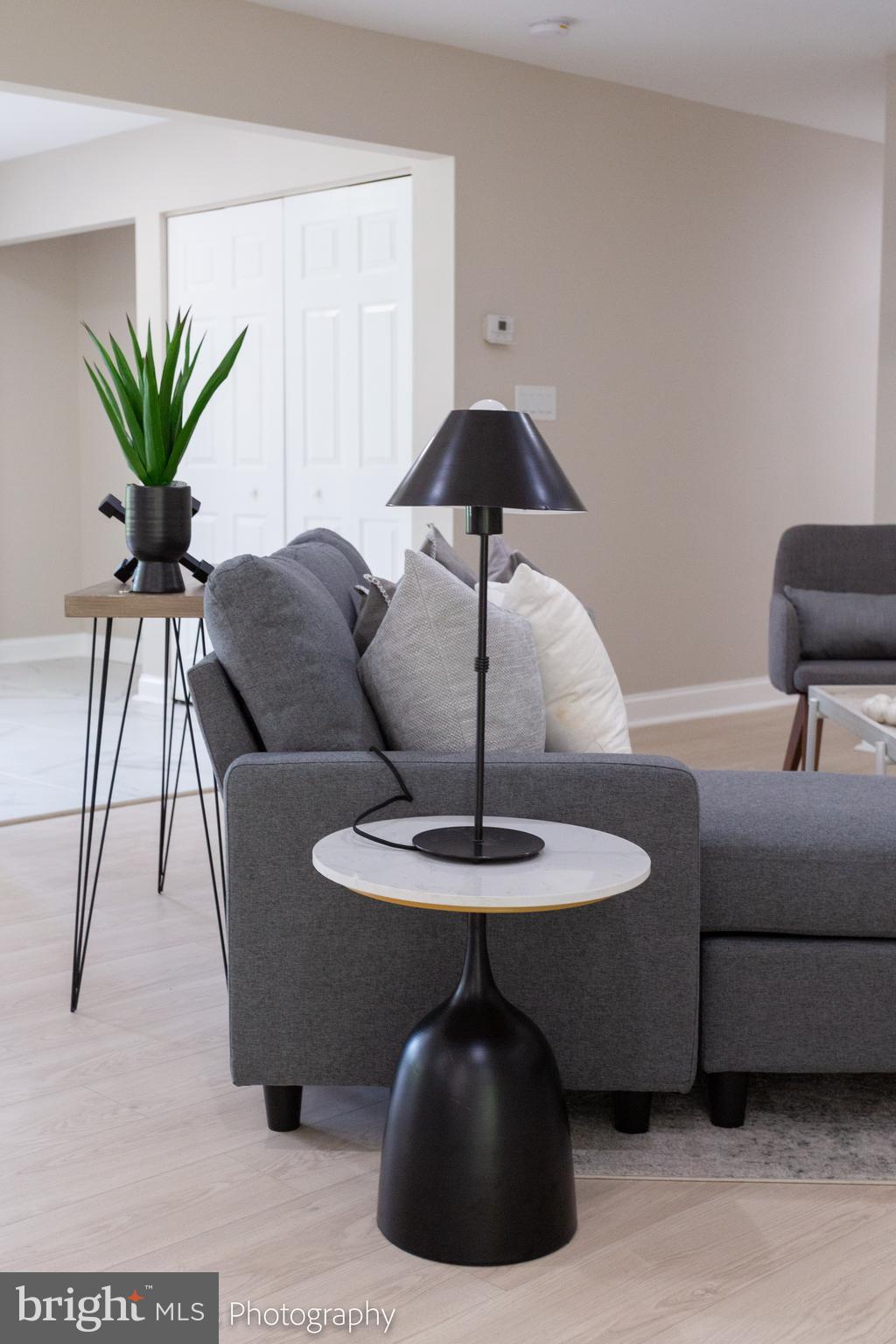 13829 Manor Glen Road Baldwin, MD 21013 - Photo 9 of 57 Living room
