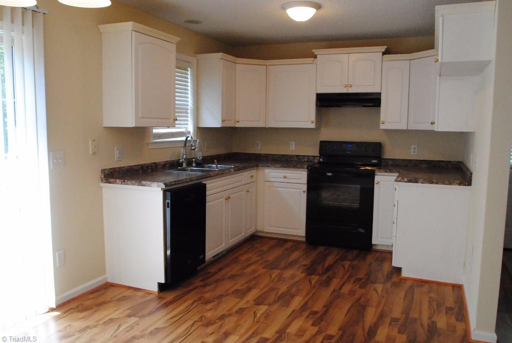 284 Walnut Road Lexington, NC 27292 - Photo 3 of 12 Kitchen
