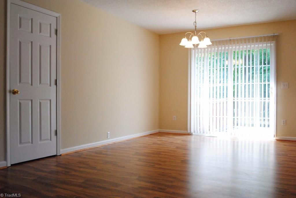 284 Walnut Road Lexington, NC 27292 - Photo 5 of 12 Breakfast Area