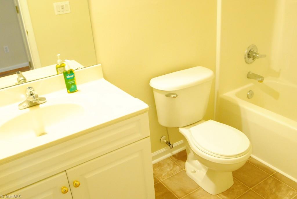 284 Walnut Road Lexington, NC 27292 - Photo 8 of 12 Bath