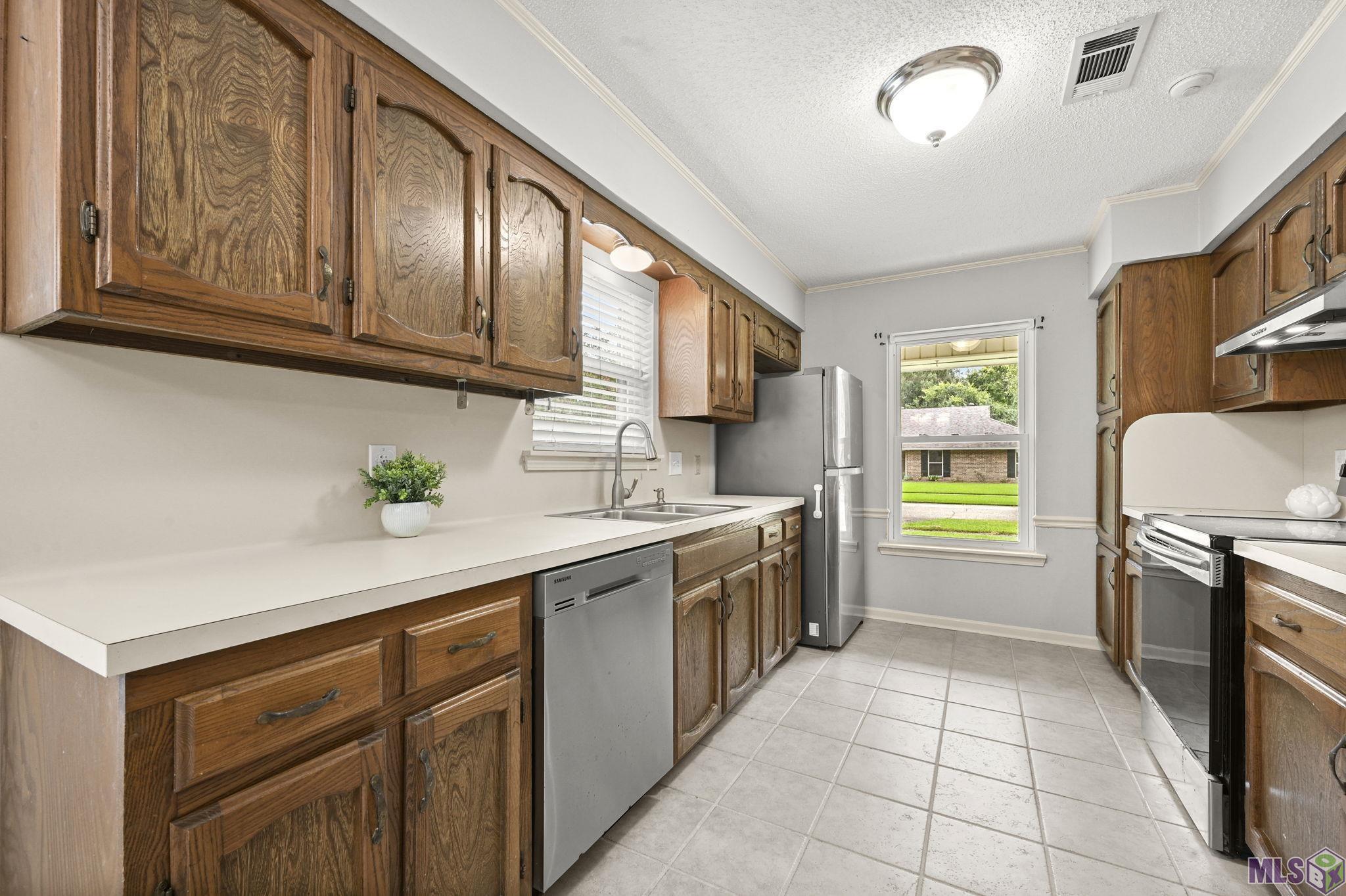 1821 Hobbiton Road Baton Rouge, LA 70810 - Photo 4 of 19