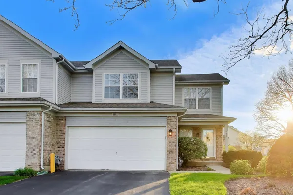 $390,000 | 1422 Welland Court, Unit 1422, Roselle, IL 60172