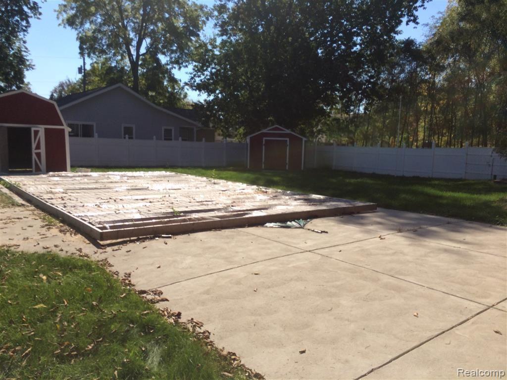 923 Jones Street Howell, MI 48843 - Photo 23 of 27 Photo Sep 29, 2 40 28 PM (Medium).jpg