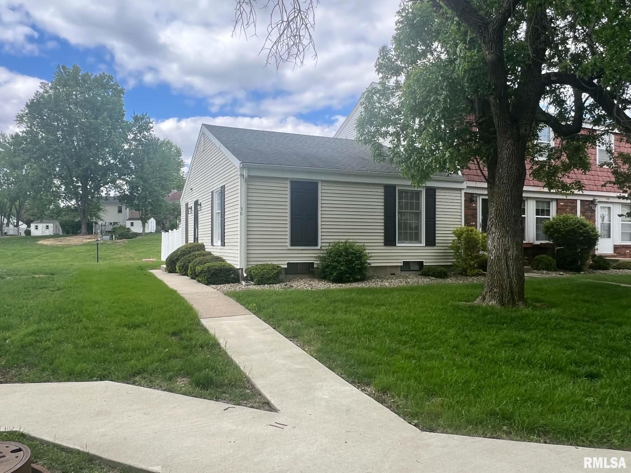 30 Richmond Road Macomb, IL 61455 - Photo 2 of 22