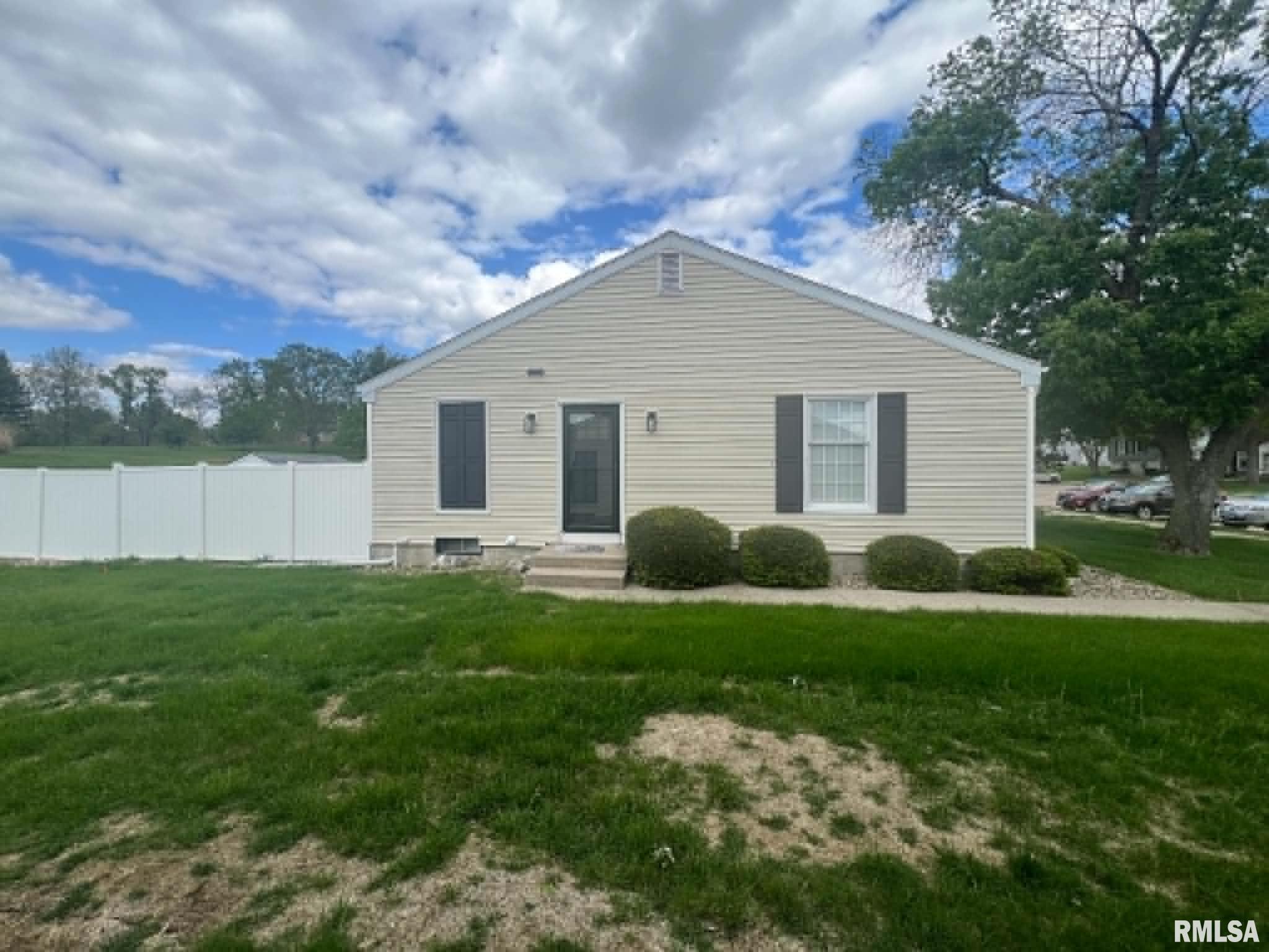 30 Richmond Road Macomb, IL 61455 - Photo 3 of 22