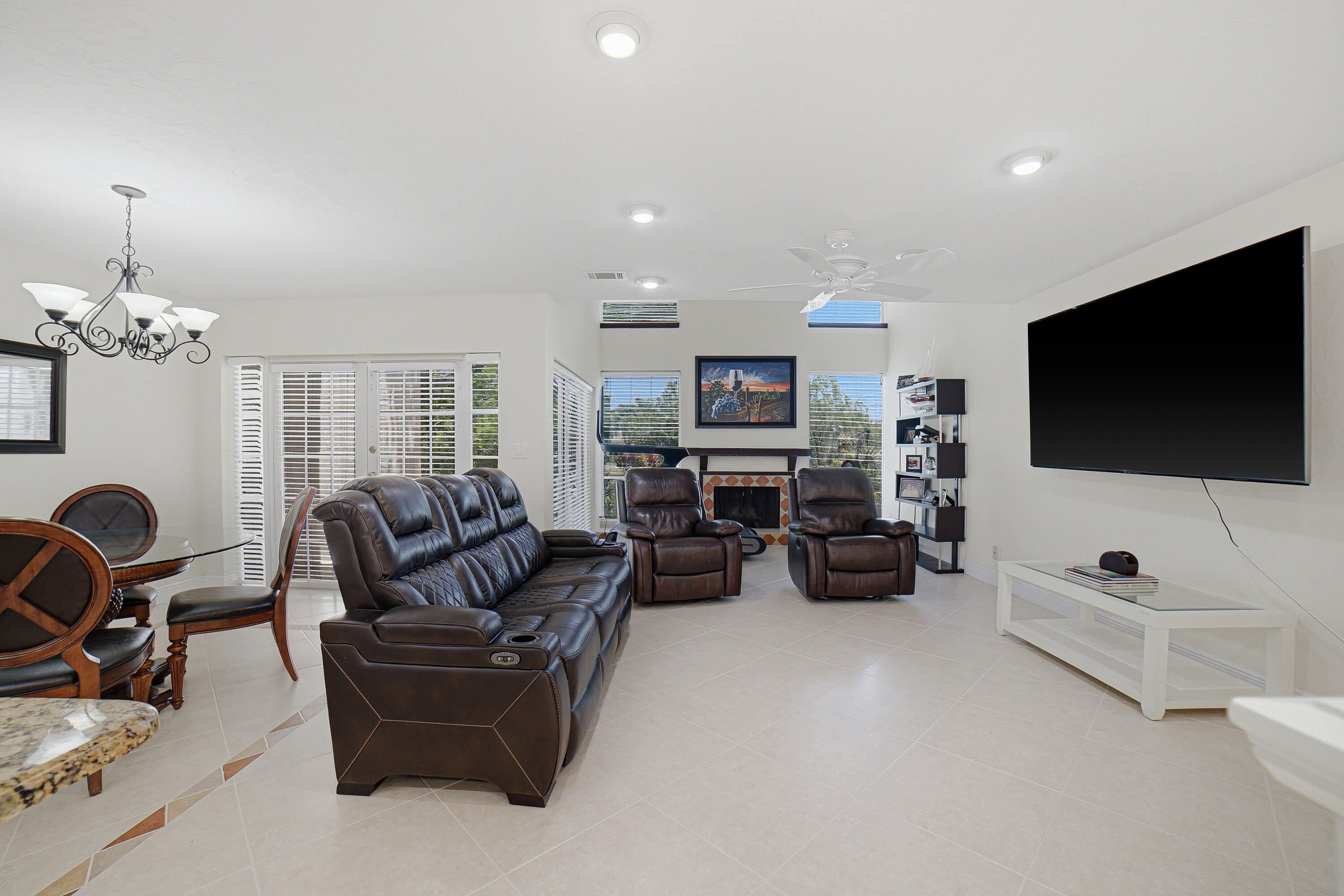 6024 Glendale Drive Boca Raton, FL 33433 - Photo 13 of 36 Livingroom