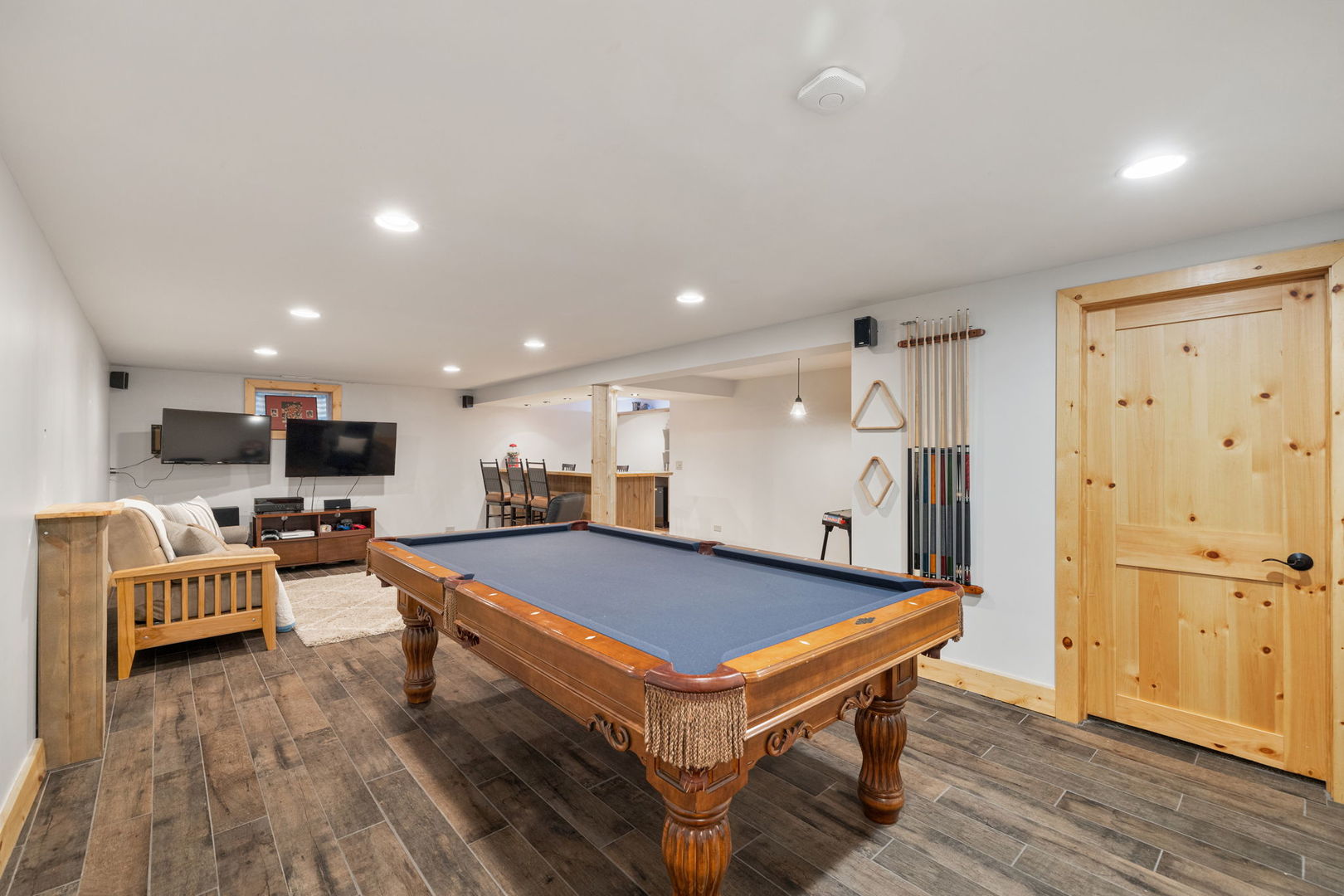 1635 Orth Drive Wheaton, IL 60189 - Photo 28 of 36 a living room with stainless steel appliances furniture and wooden floor