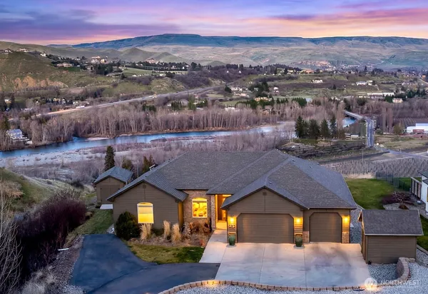 $910,000 | 3045 Eastview Lane, Wenatchee, WA 98801