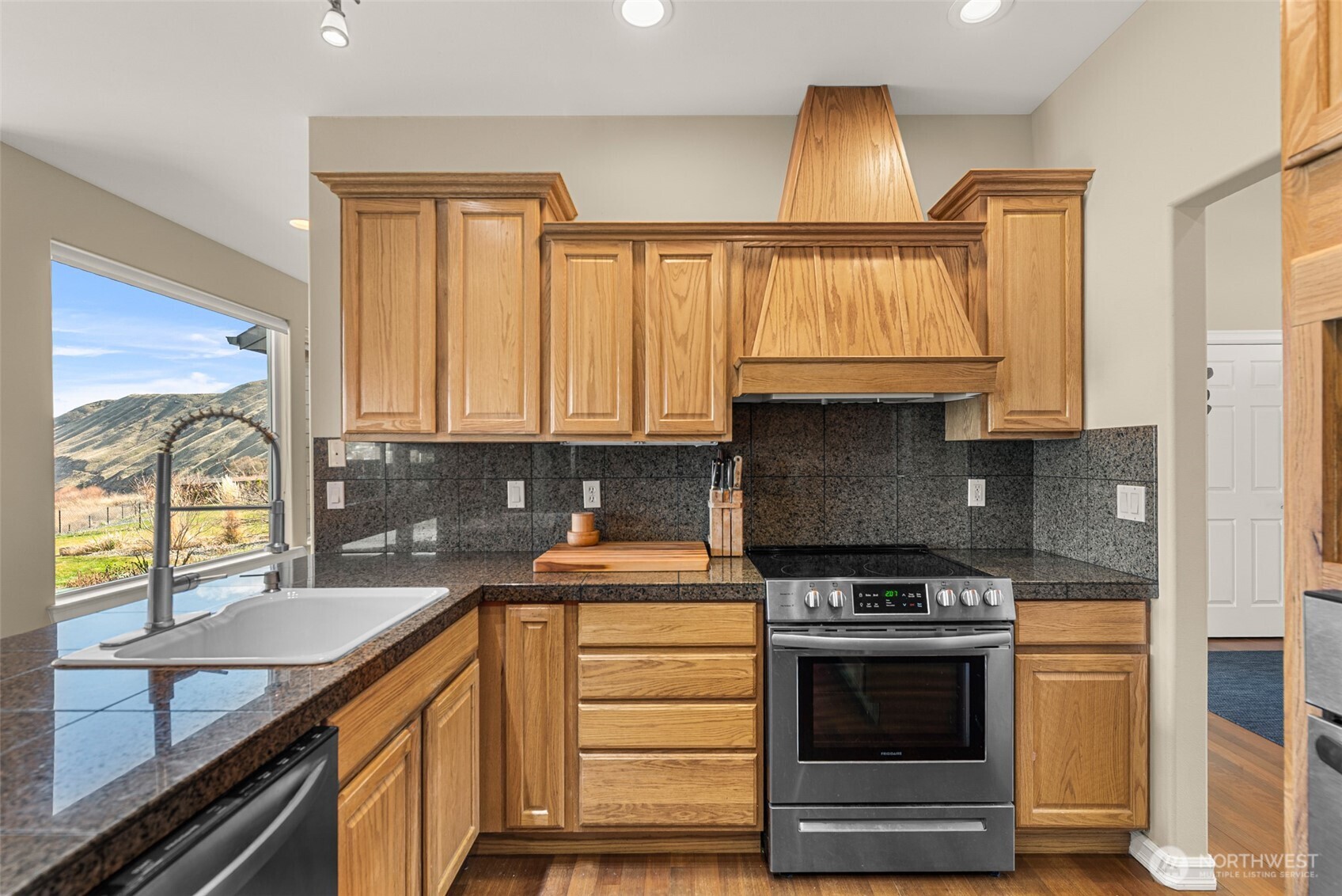 3045 Eastview Lane Wenatchee, WA 98801 - Photo 18 of 40