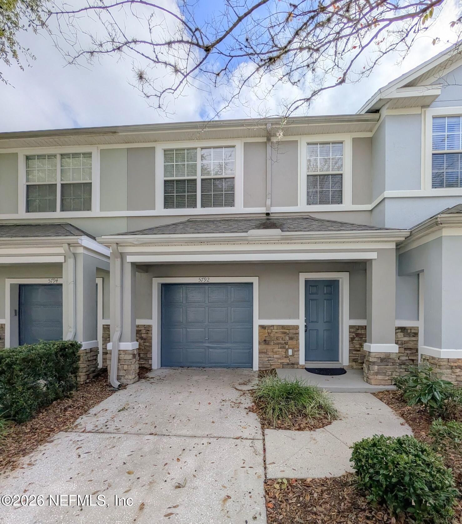 5792 Sandstone Way Front