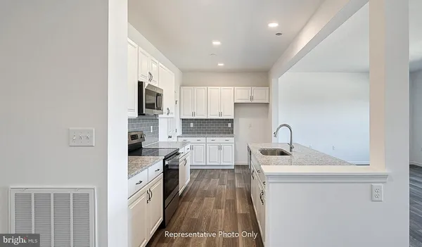 $378,800 | 7841 Oakbrook Drive, Harrisburg, PA 17112