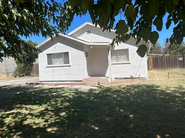 $2,300 | 1410 Tanner Road, Los Banos, CA 93635