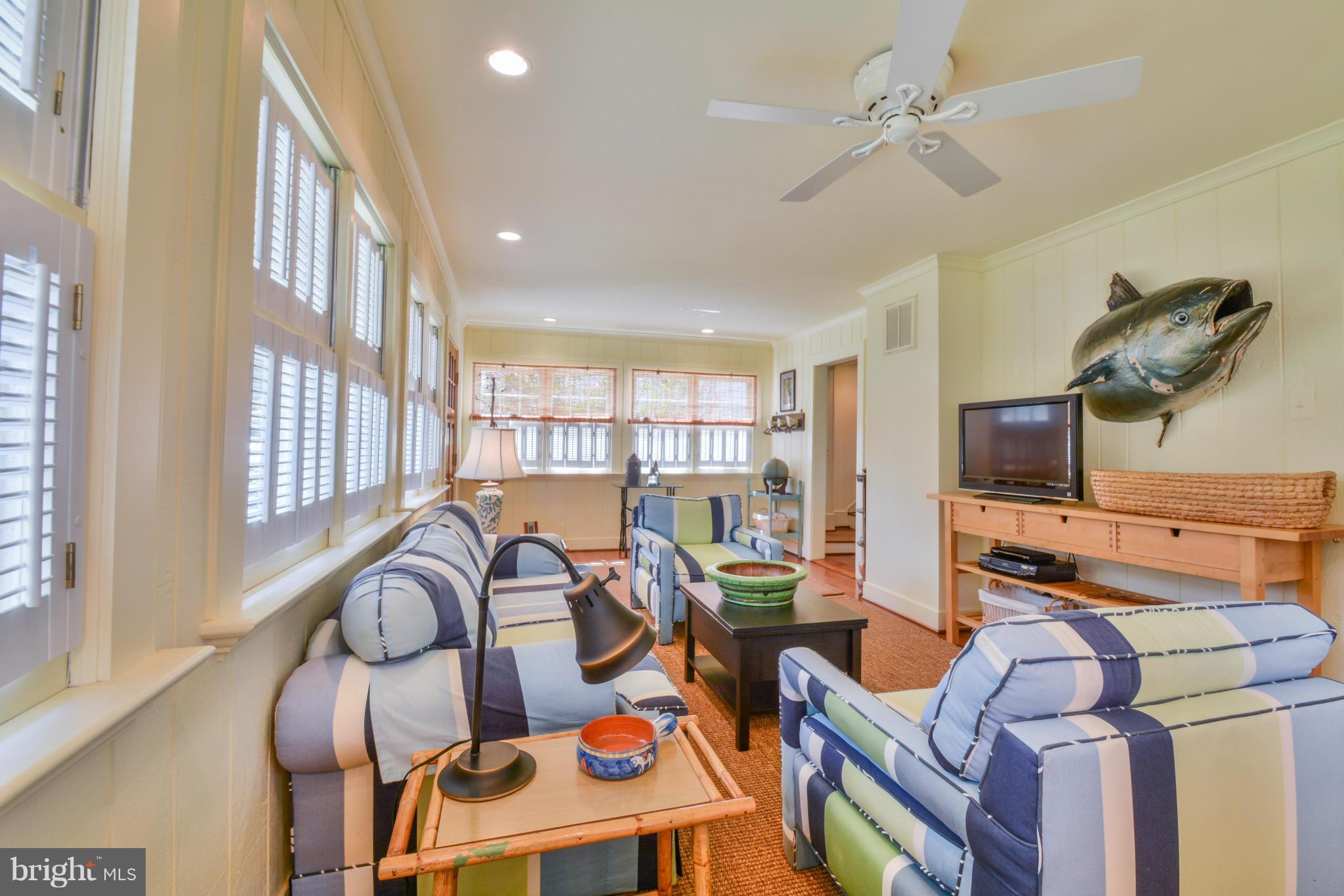 6078 Drum Point Road Deale, MD 20751 - Photo 10 of 30 Living Room