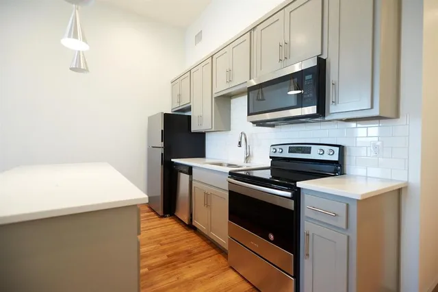 $1,275 | 200 West Brown Street, Unit 203, Ennis, TX 75119