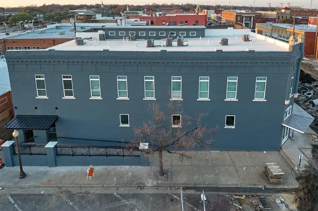 $1,275 | 200 West Brown Street, Unit 203, Ennis, TX 75119