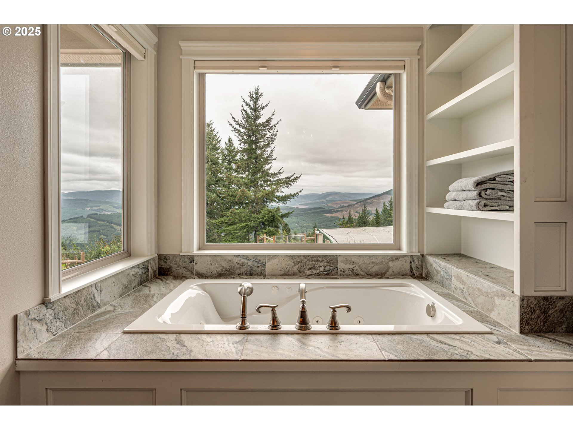 421 Woodland Heights Road Woodland, WA 98674 - Photo 15 of 48 a view of bathroom with bathtub and window