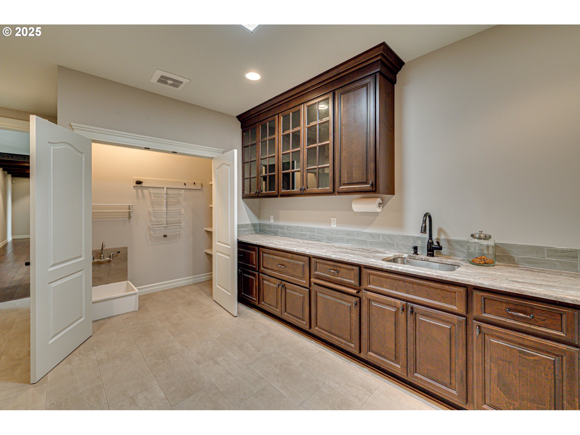 421 Woodland Heights Road Woodland, WA 98674 - Photo 28 of 48 a bathroom with a sink and a mirror