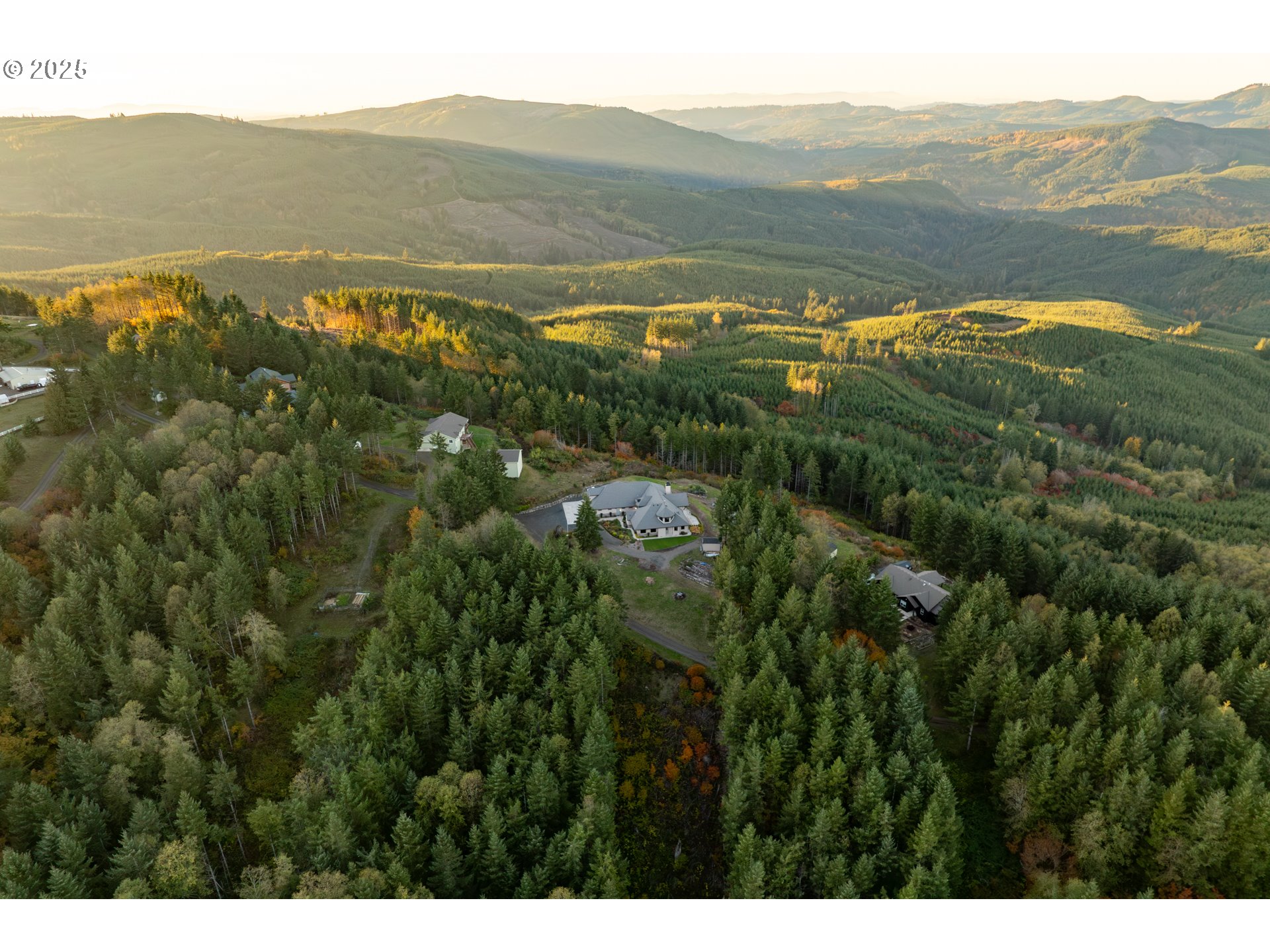 421 Woodland Heights Road Woodland, WA 98674 - Photo 43 of 48 a view of city and mountain