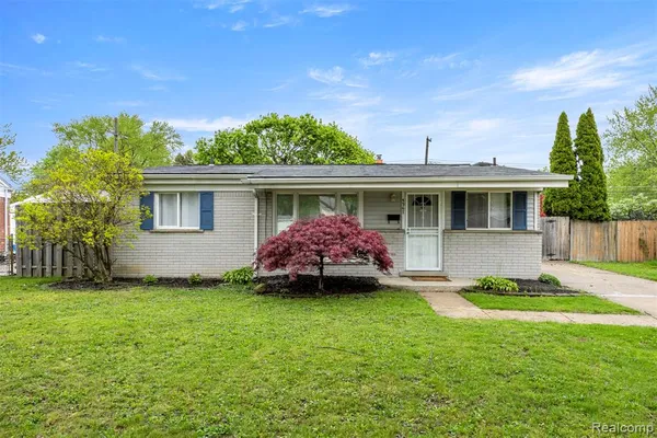 $1,700 | 5367 Vivian Street, Dearborn Heights, MI 48125