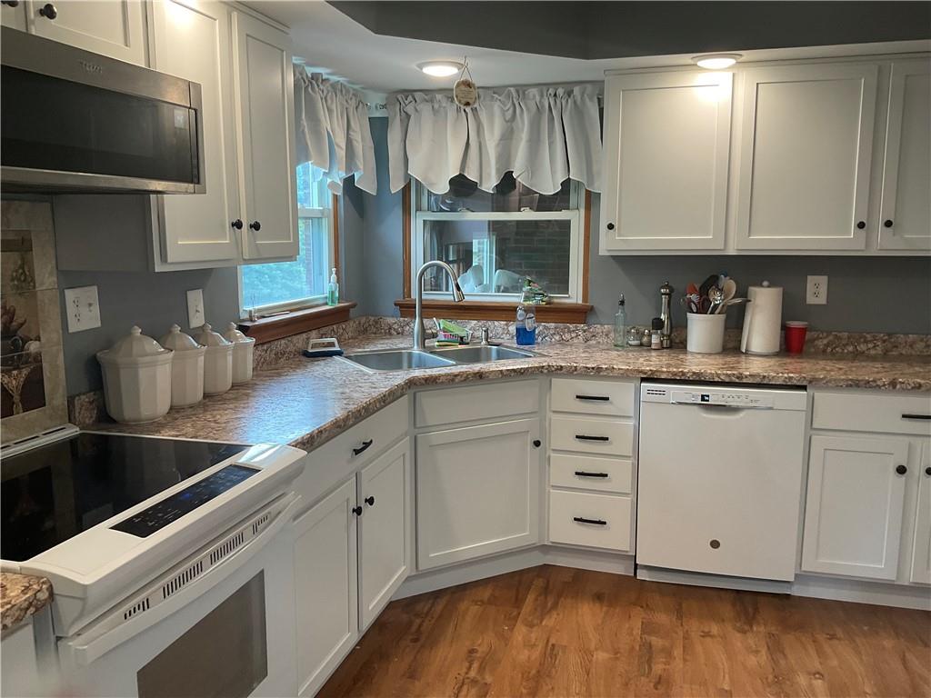 2819 Morefield Road Hermitage, PA 16148 - Photo 11 of 17 Kitchen
