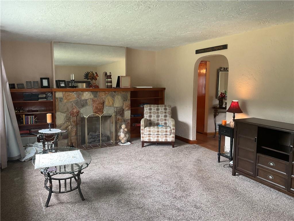 2819 Morefield Road Hermitage, PA 16148 - Photo 6 of 17 Living room