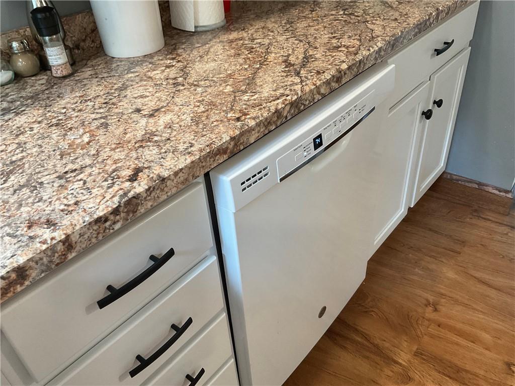 2819 Morefield Road Hermitage, PA 16148 - Photo 7 of 17 Kitchen