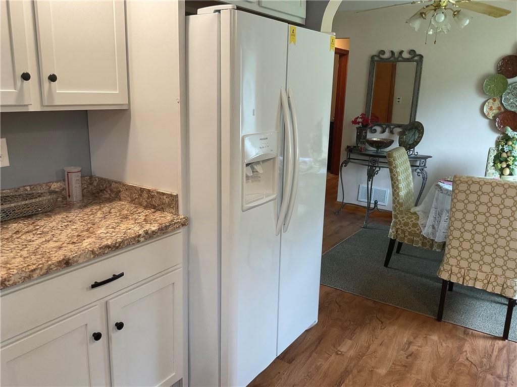 2819 Morefield Road Hermitage, PA 16148 - Photo 8 of 17 Kitchen