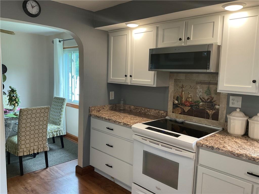 2819 Morefield Road Hermitage, PA 16148 - Photo 9 of 17 Kitchen