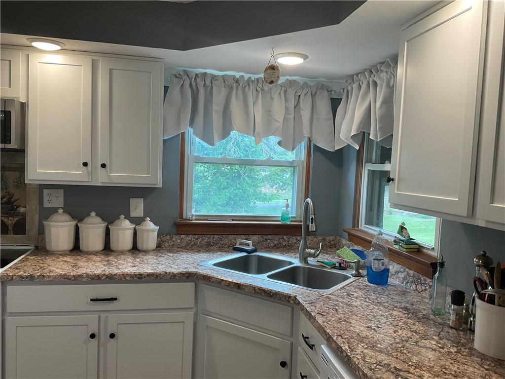 2819 Morefield Road Hermitage, PA 16148 - Photo 10 of 17 Kitchen