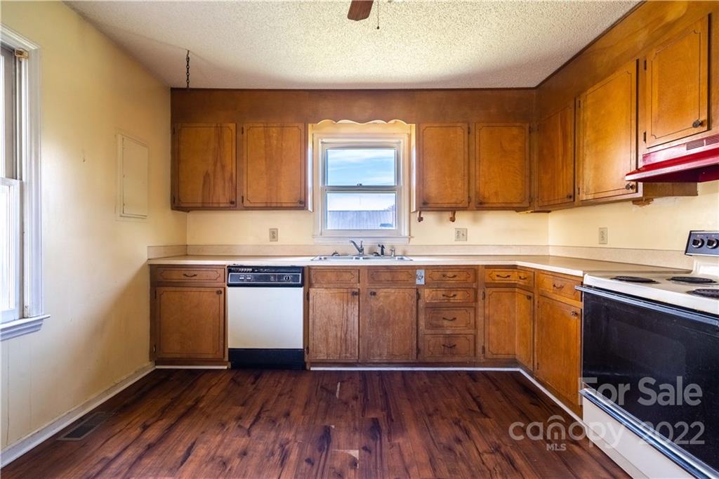 112 Walker Road Morganton, NC 28655 - Photo 6 of 24 Gallery Image 6