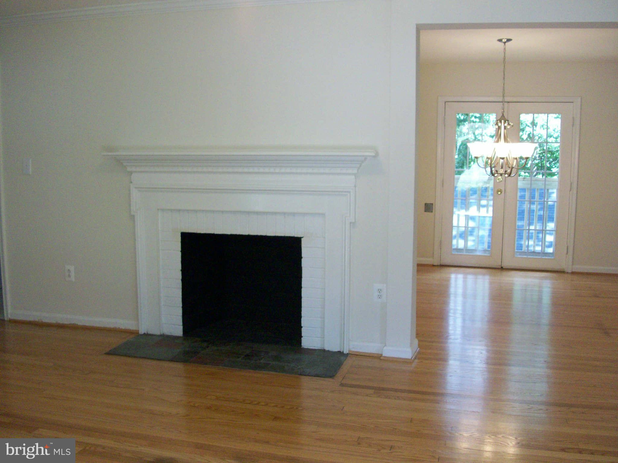 8306 Leland Road Manassas, VA 20111 - Photo 7 of 26 Living Room