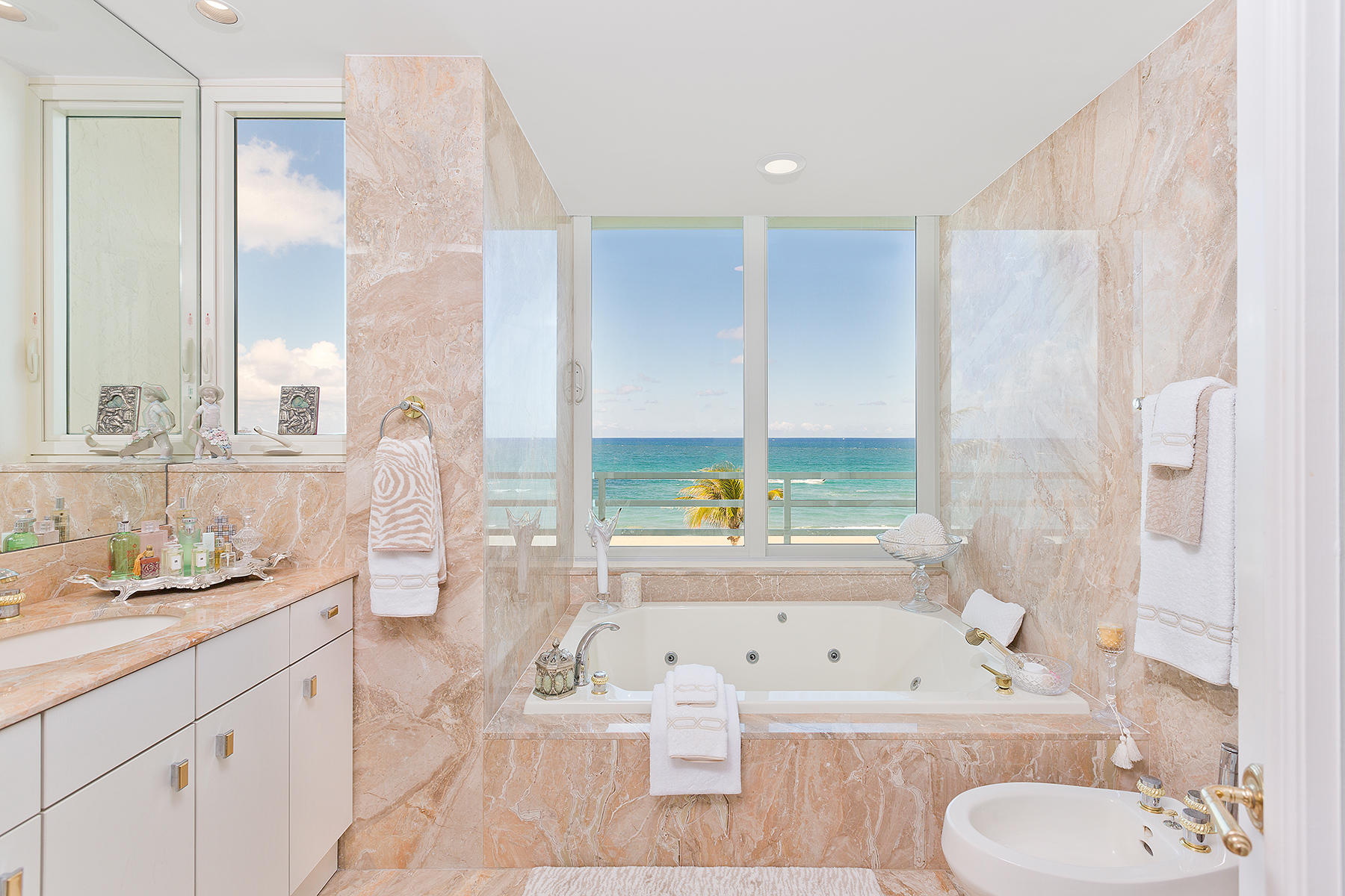 800 South Ocean Boulevard, Unit 305 Boca Raton, FL 33432 - Photo 27 of 44 Oceanfront Master bath
