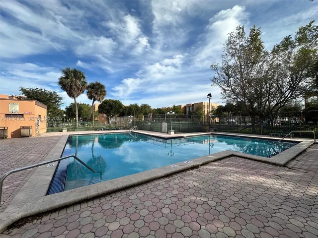 $2,100 | 9420 West Flagler Street, Unit 107, Miami, FL 33174