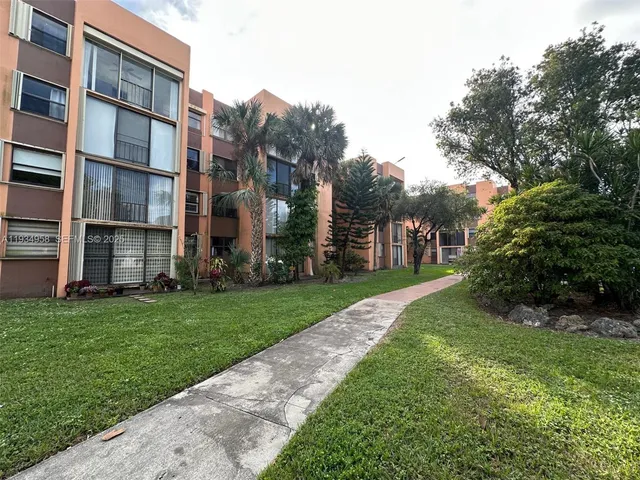 $2,100 | 9420 West Flagler Street, Unit 107, Miami, FL 33174