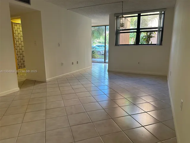 $2,100 | 9420 West Flagler Street, Unit 107, Miami, FL 33174