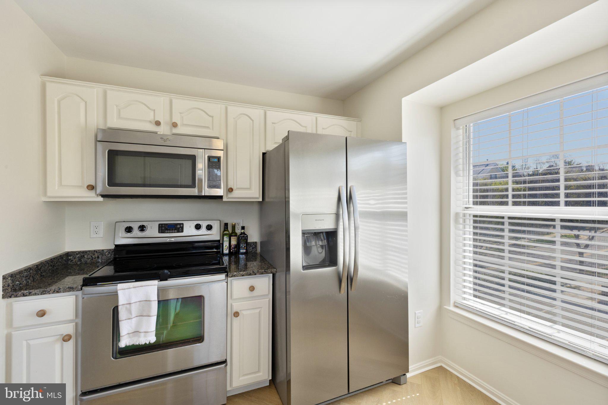 408 Ridgepoint Place, Unit 40838 Gaithersburg, MD 20878 - Photo 13 of 28 Bright and modern kitchen space.