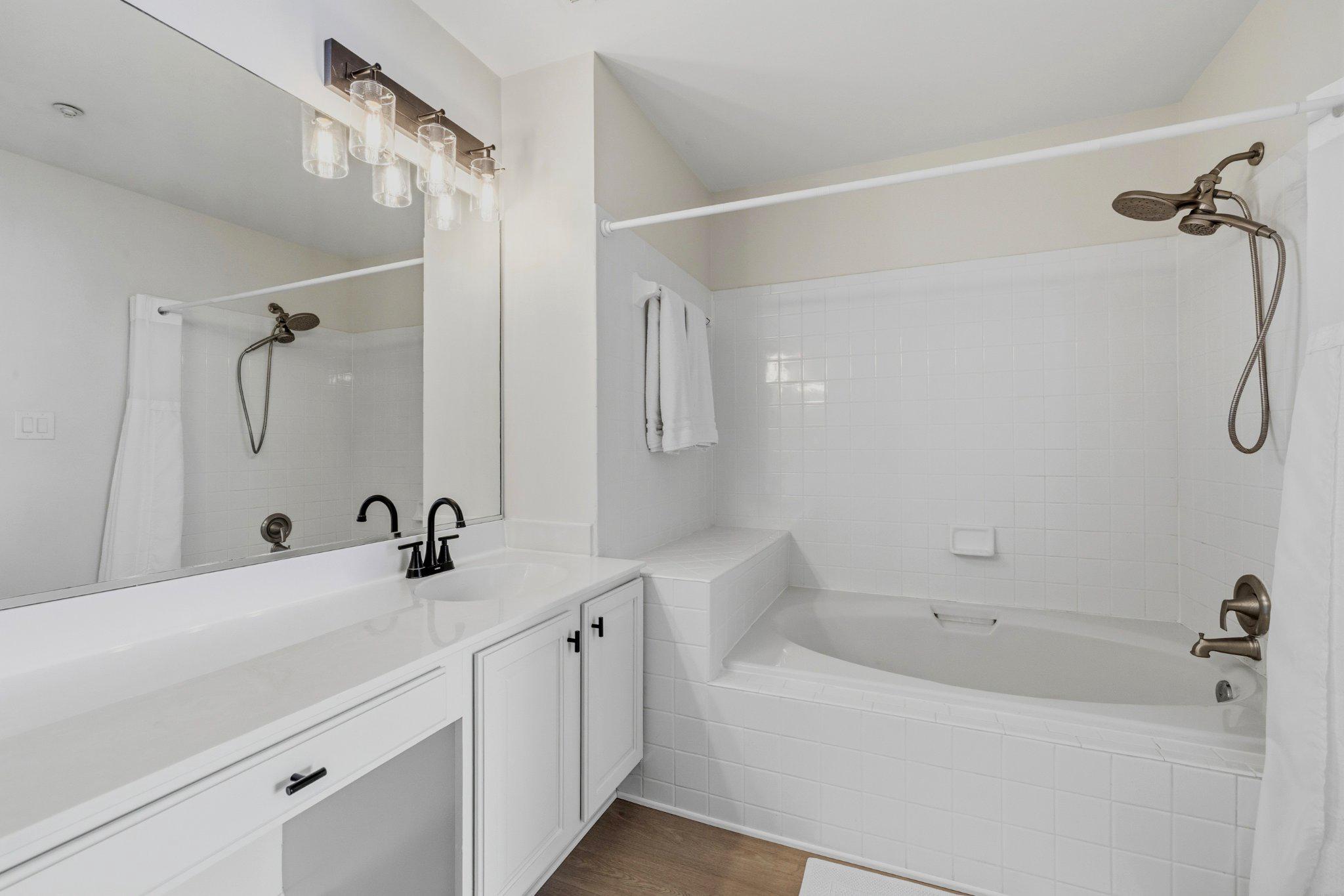 408 Ridgepoint Place, Unit 40838 Gaithersburg, MD 20878 - Photo 18 of 28 Primary Bath