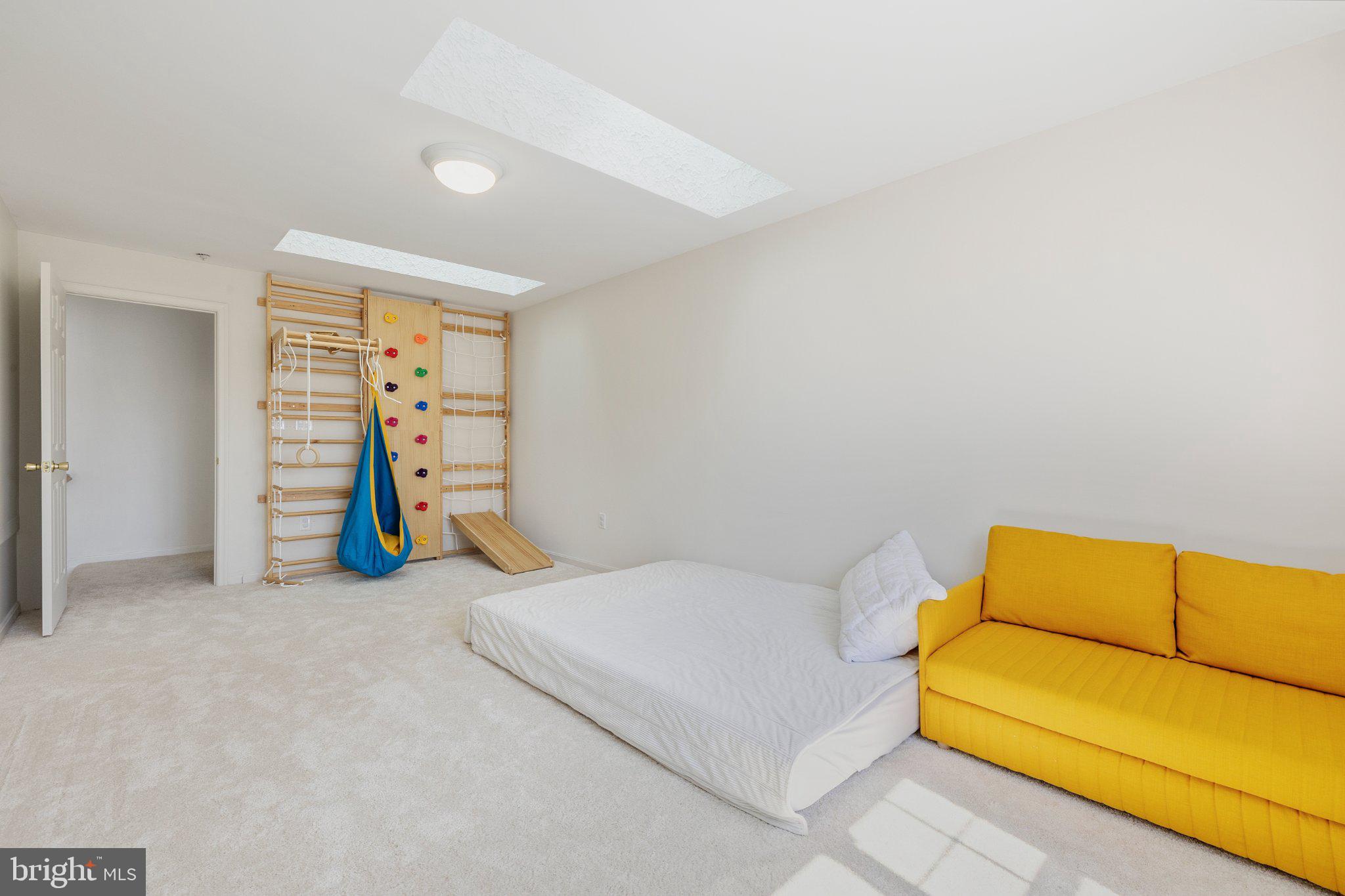 408 Ridgepoint Place, Unit 40838 Gaithersburg, MD 20878 - Photo 26 of 28 Bright and playful activity space.