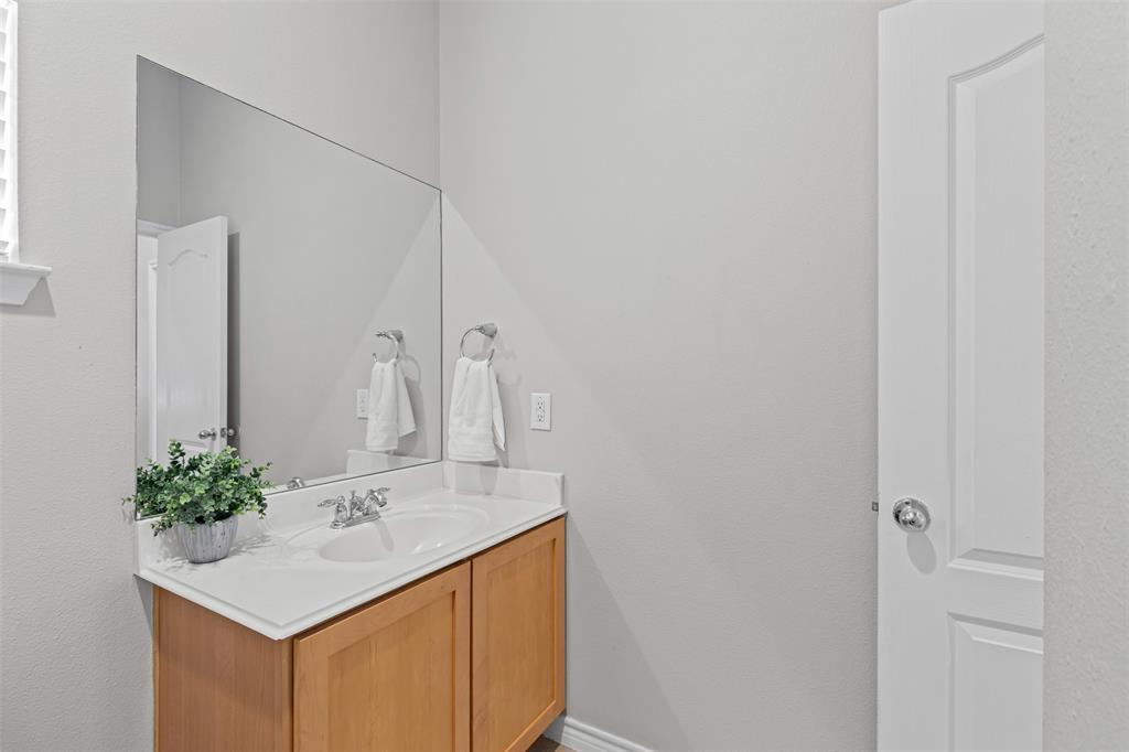 15759 Seabolt Place, Unit 44 Addison, TX 75001 - Photo 20 of 40 a bathroom with a sink and a mirror