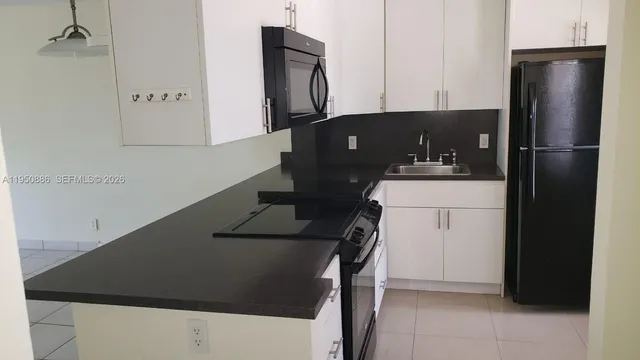 $1,650 | 950 Hillcrest Drive, Unit 207, Hollywood, FL 33021