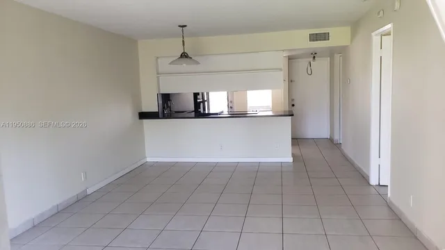 $1,650 | 950 Hillcrest Drive, Unit 207, Hollywood, FL 33021