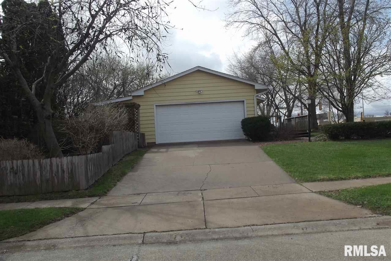 3813 Utica Ridge Road Bettendorf, IA 52722 - Photo 3 of 17 Gallery Image 3