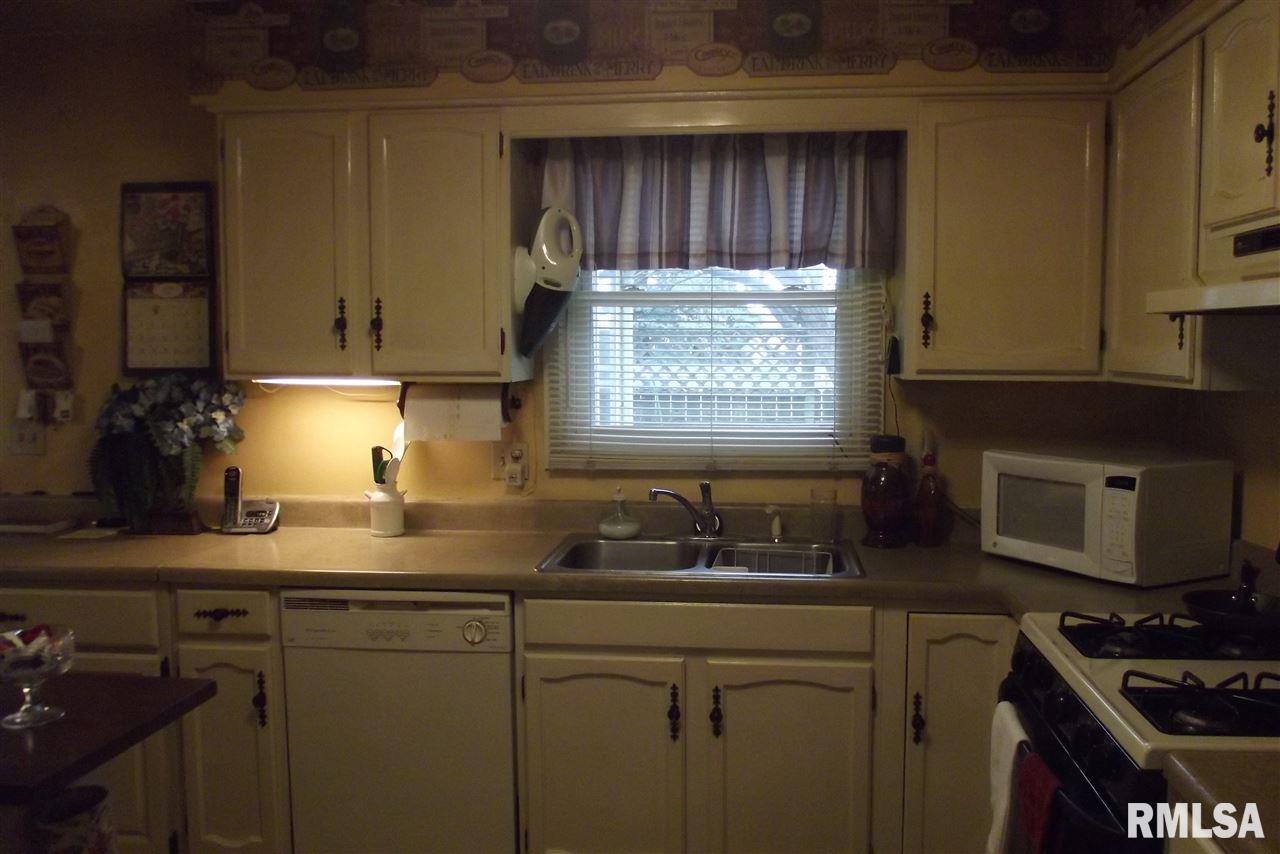 3813 Utica Ridge Road Bettendorf, IA 52722 - Photo 6 of 17 Gallery Image 6