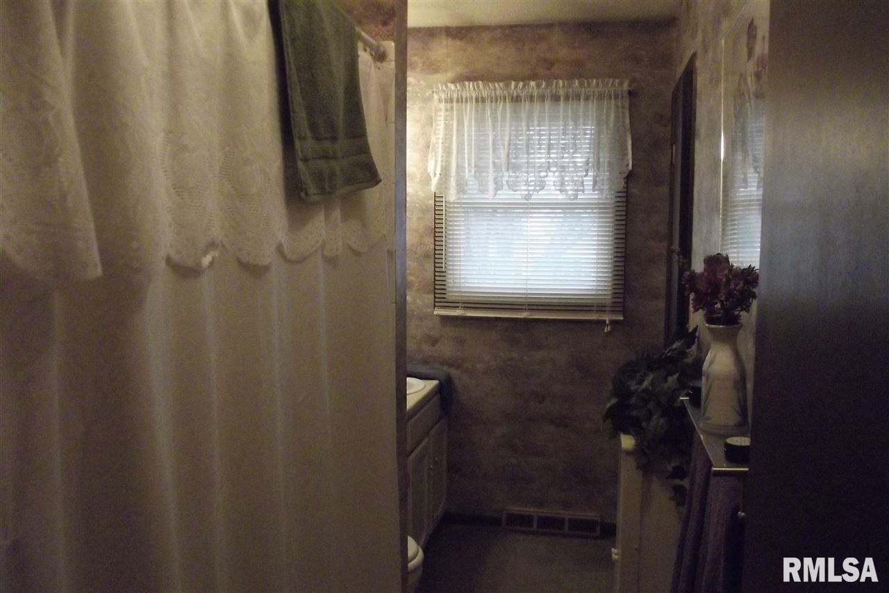 3813 Utica Ridge Road Bettendorf, IA 52722 - Photo 8 of 17 Gallery Image 8