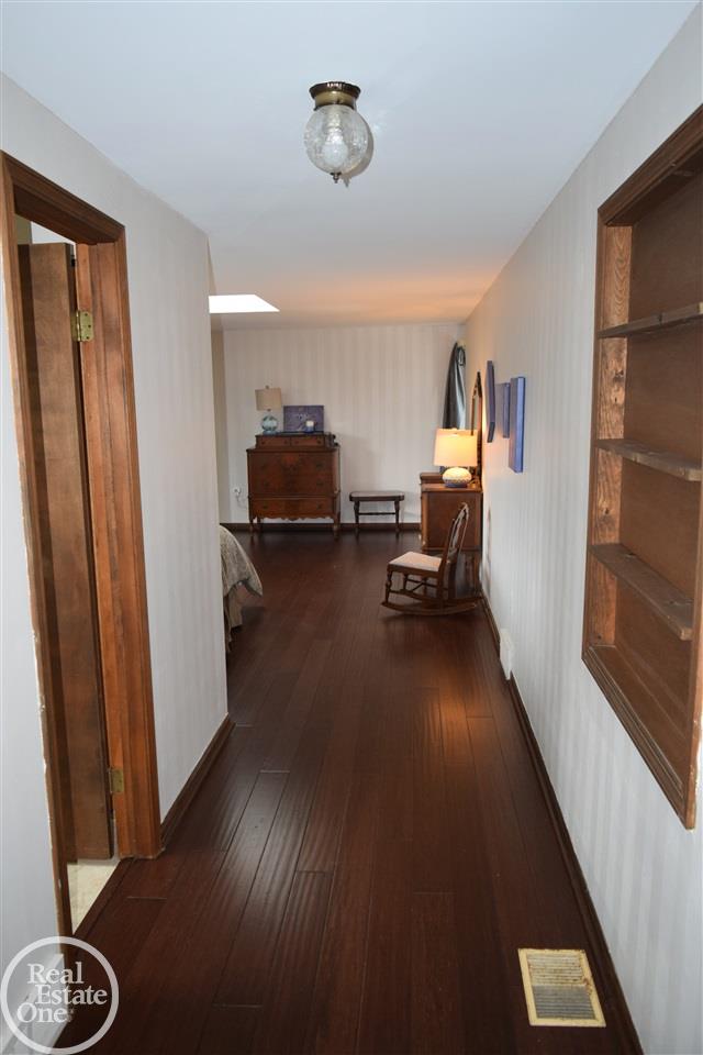 184 Kerby Road Grosse Pointe, MI 48236 - Photo 22 of 35 31373201-23.JPG