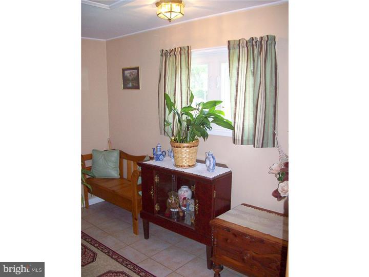 71 Gridiron Road Levittown, PA 19057 - Photo 4 of 25 Foyer