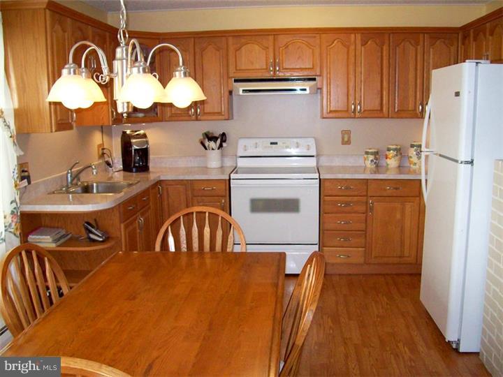 71 Gridiron Road Levittown, PA 19057 - Photo 5 of 25 Kitchen