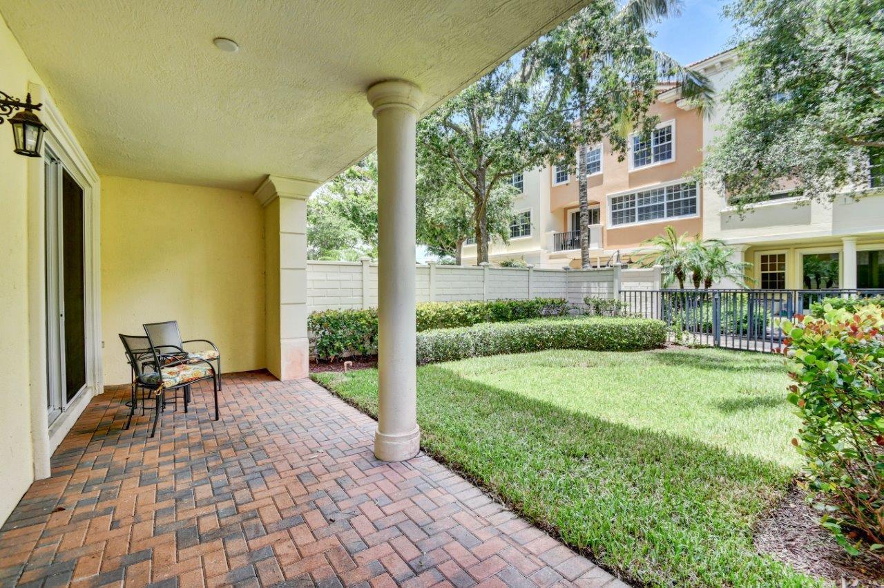 609 Northeast Rossetti Lane Boca Raton, FL 33487 - Photo 34 of 41 Room For Your Summer Kitchen