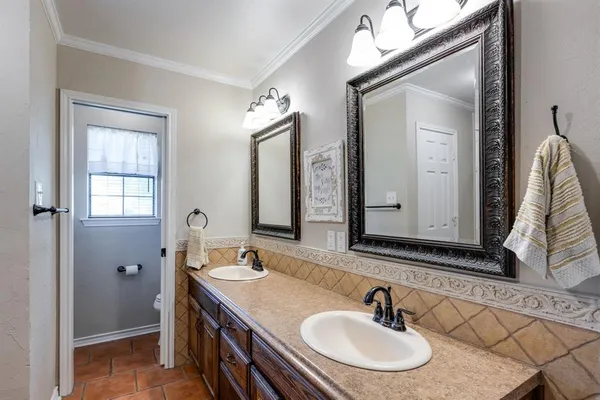 $529,900 | 200 VZ County Road 4124, Canton, TX 75103