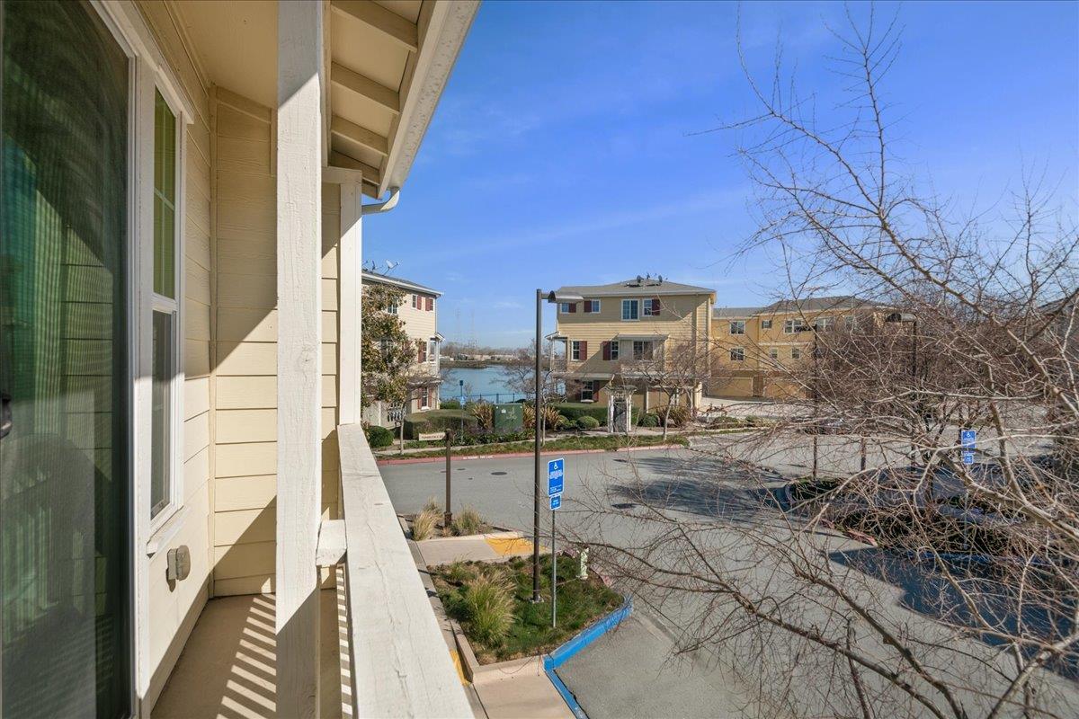 635 True Wind Way, Unit 515 Redwood City, CA 94063 - Photo 41 of 46 a view of a balcony with pathway